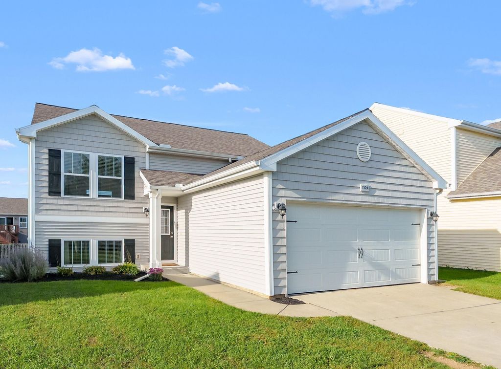 1324 Ellery Grove Court Unit: 15, Vicksburg village