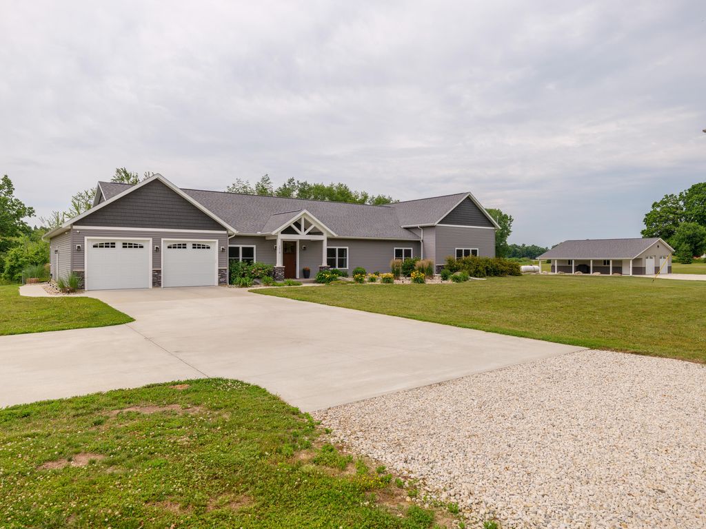 1518 M Drive S, Athens township