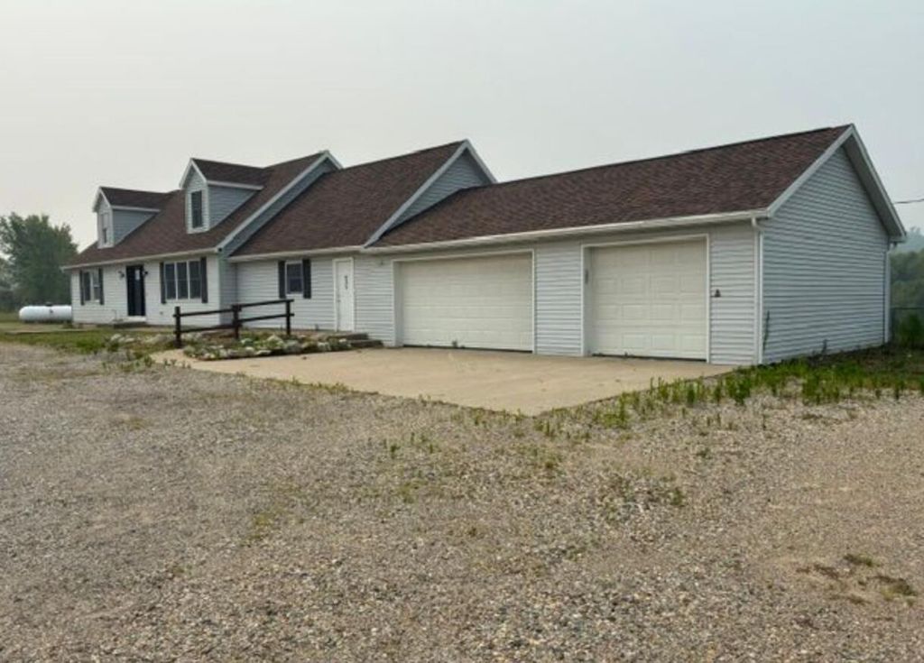 435 26th Street, Trowbridge township