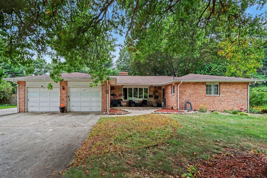 6915 Springbrook Lane, Cooper charter township