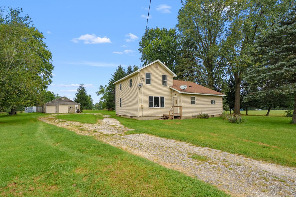 39264 W Red Arrow Highway, Paw Paw township