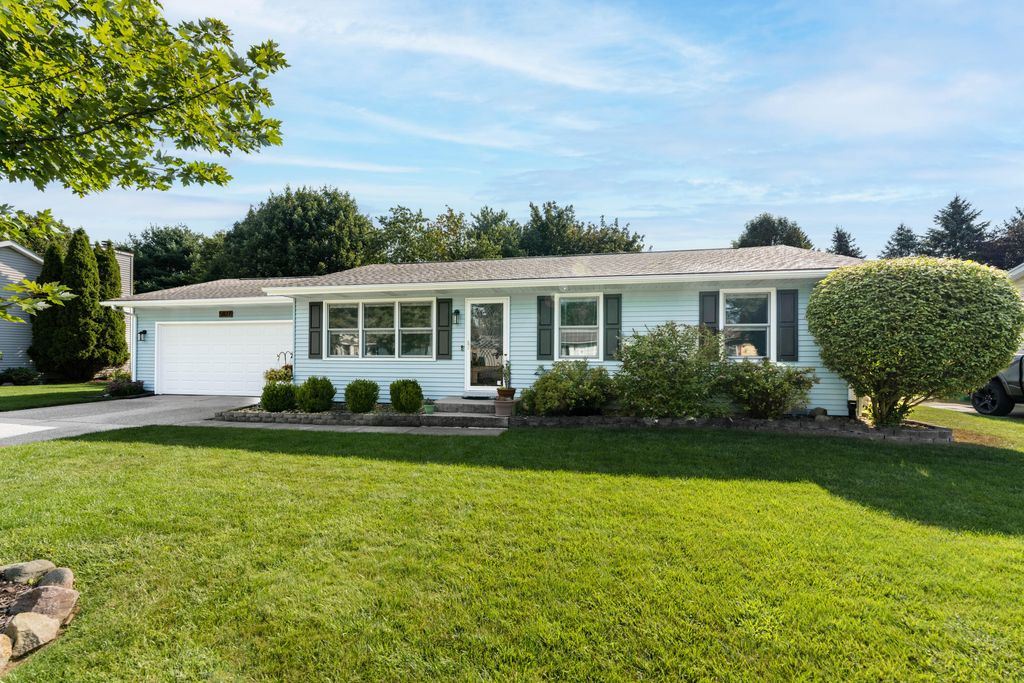 5827 Thunder Bay Street, Portage city