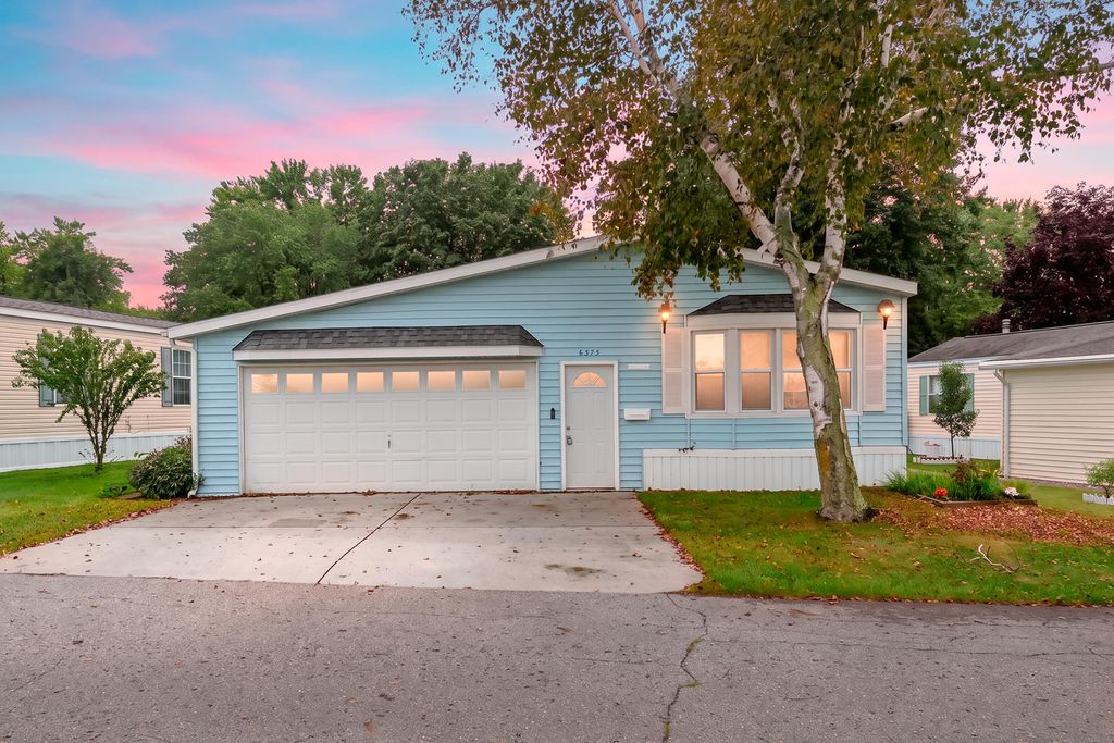 6375 Medford Way, Alamo township