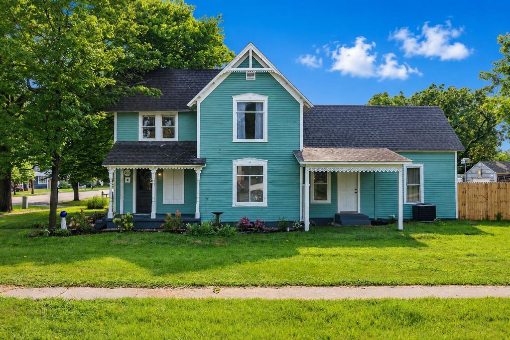 102 Pine Street, Paw Paw village