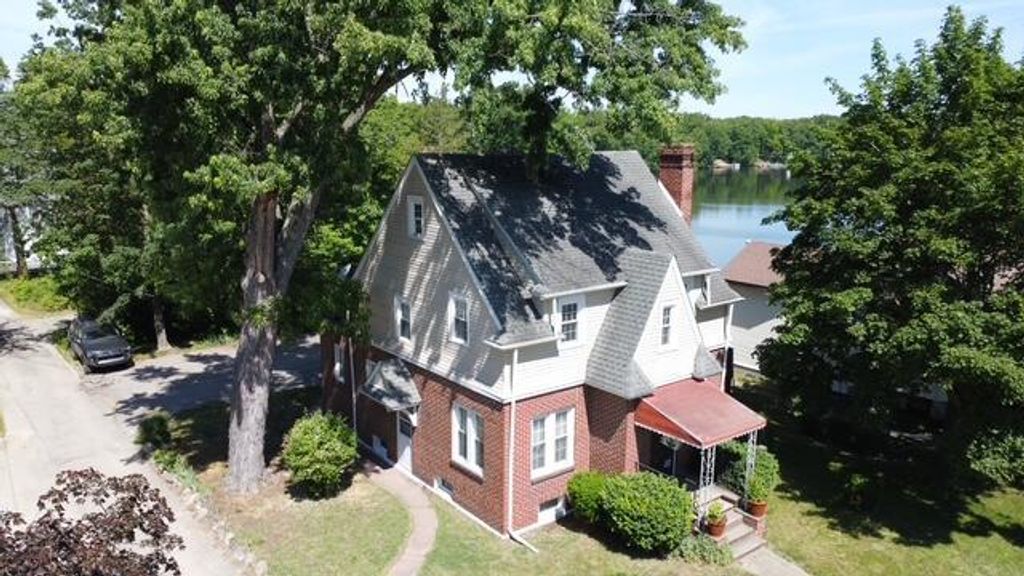 601 N Kalamazoo Street, Paw Paw village