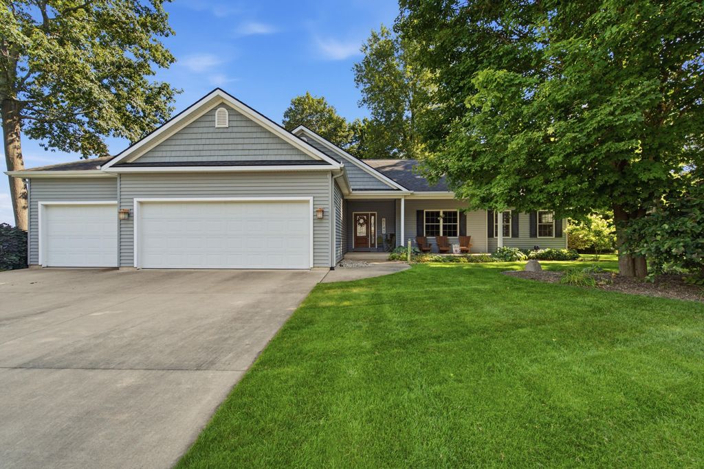 6143 Sunshine Avenue, Prairie Ronde township