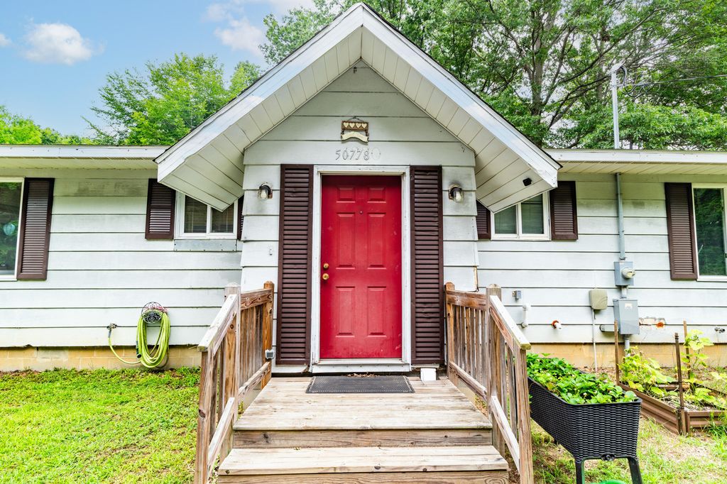 50778 Oak Street, Columbia township