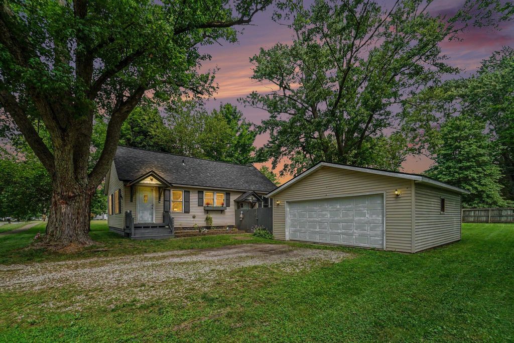 808 S Grant Avenue, Three Rivers