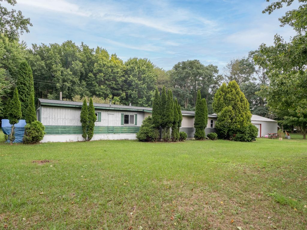 25356 2nd Avenue, Allegan