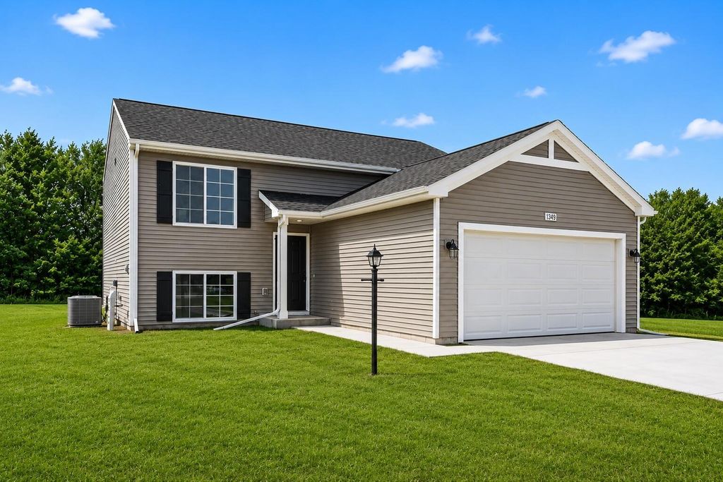 910 Valley View Court, Marshall