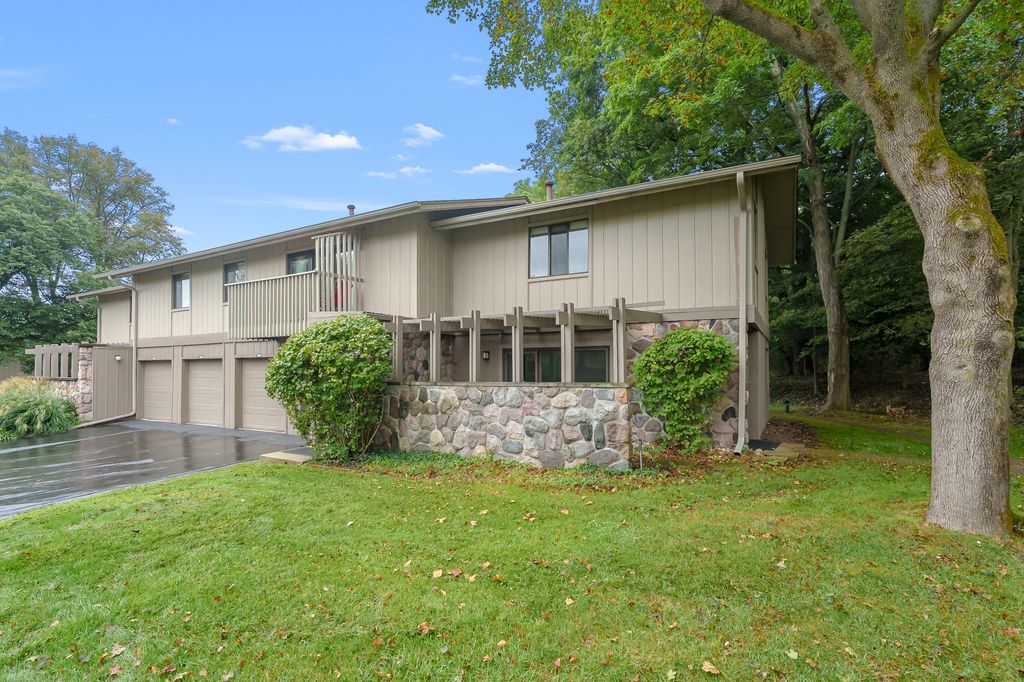 3844 Greenleaf Circle, Kalamazoo