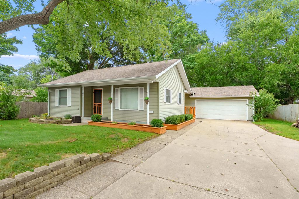 144 Floral Avenue, Plainwell