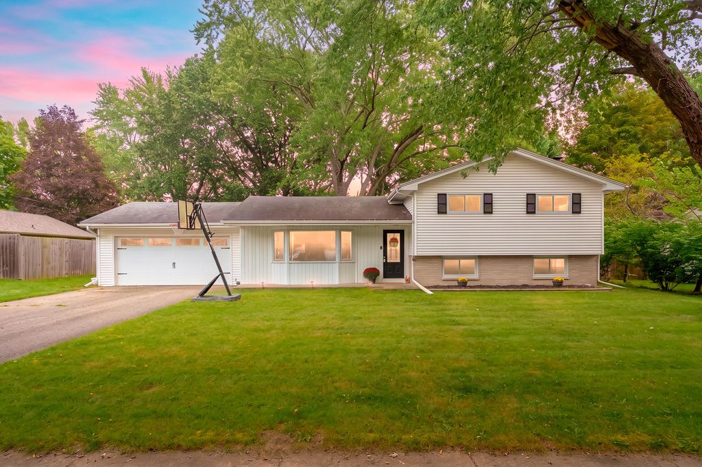8237 Lovers Lane, Portage