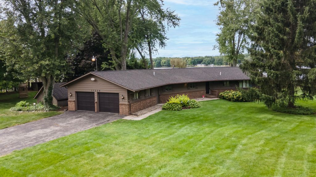 10226 Tomkinson Drive, Scotts
