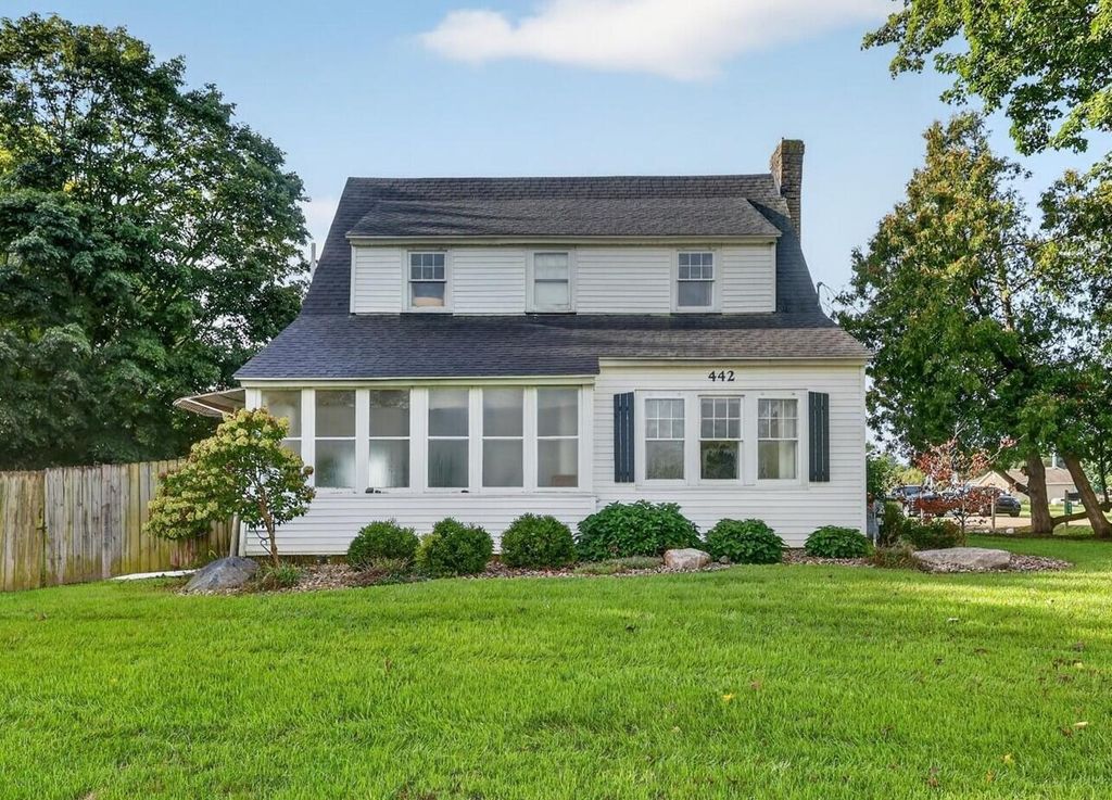 442 Riverview Drive, Plainwell