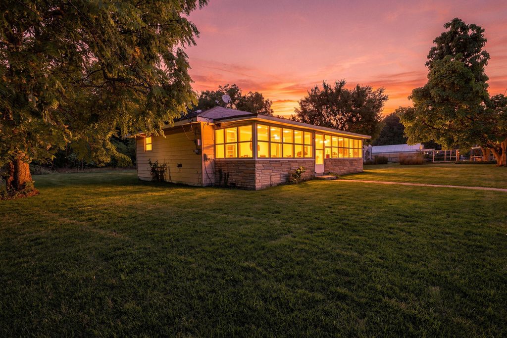 328 Pokagon Street, Dowagiac