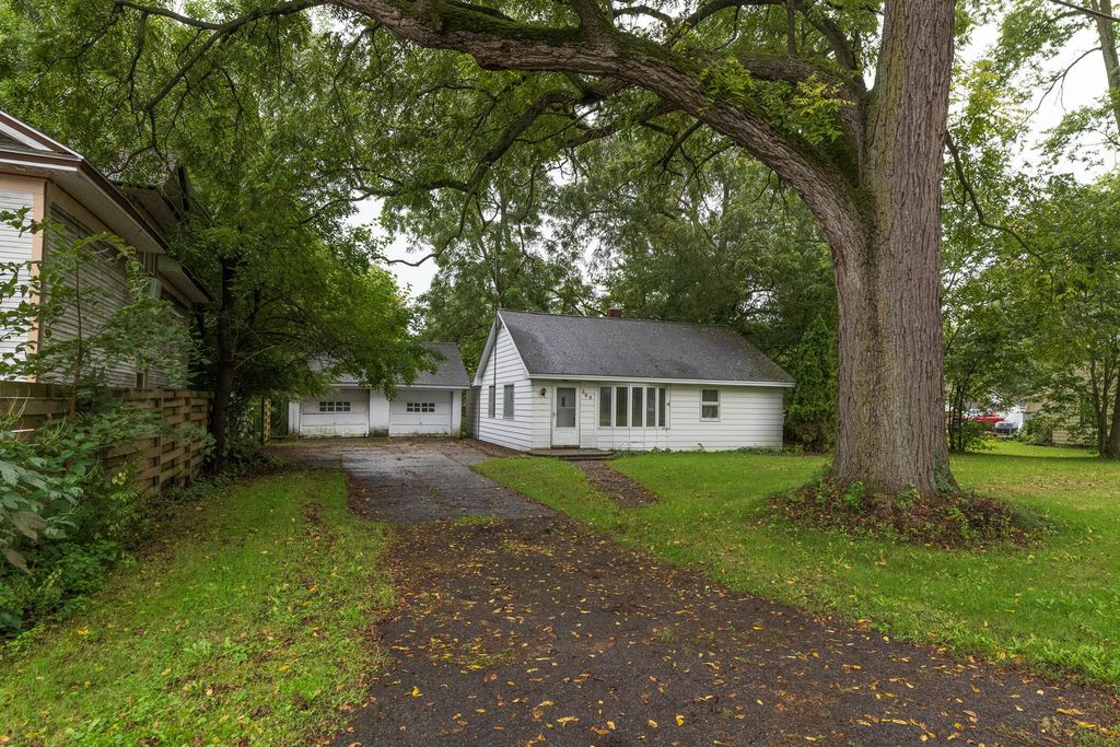 209 W Van Buren Street, Augusta