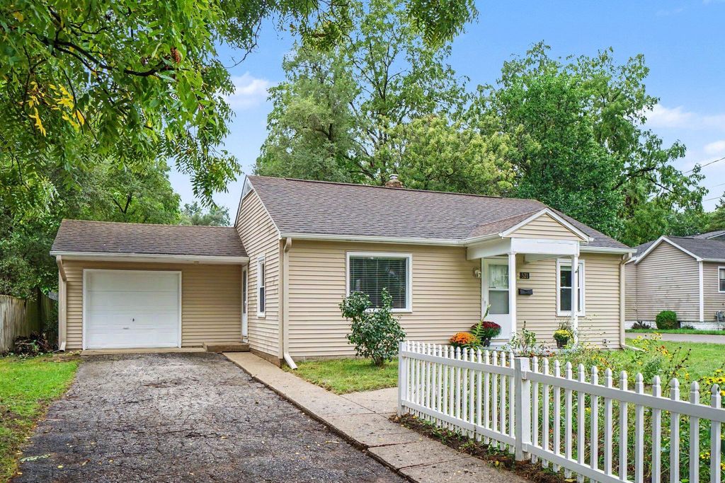 521 Hutchinson Street, Kalamazoo