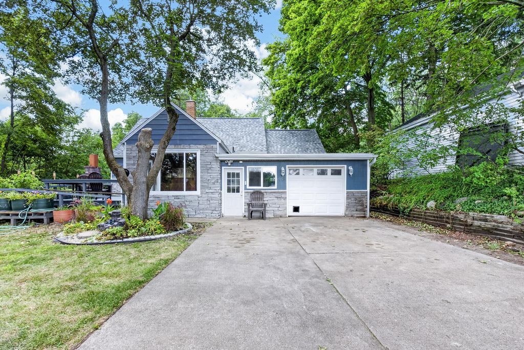 1202 Pinehurst Boulevard, Kalamazoo