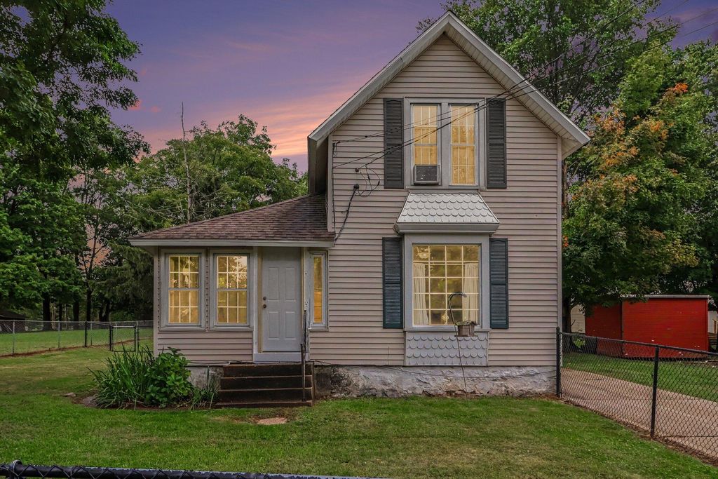 21972 Bedford Road N, Battle Creek