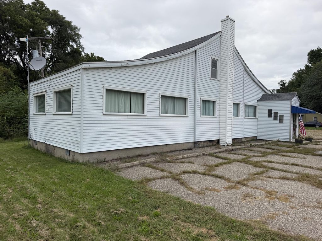12394 Riverside Drive, White Pigeon