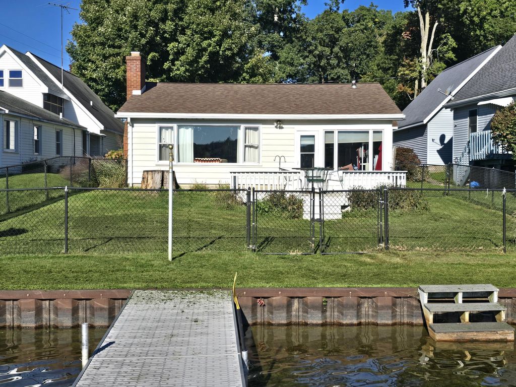 11825 Fair Lake Drive, Delton
