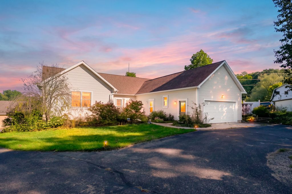 7086 W Peck Lake Road, Saranac