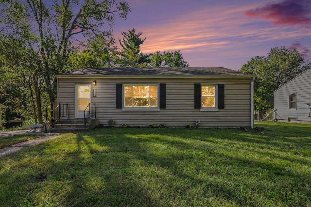 330 E Van Hoesen Boulevard, Portage