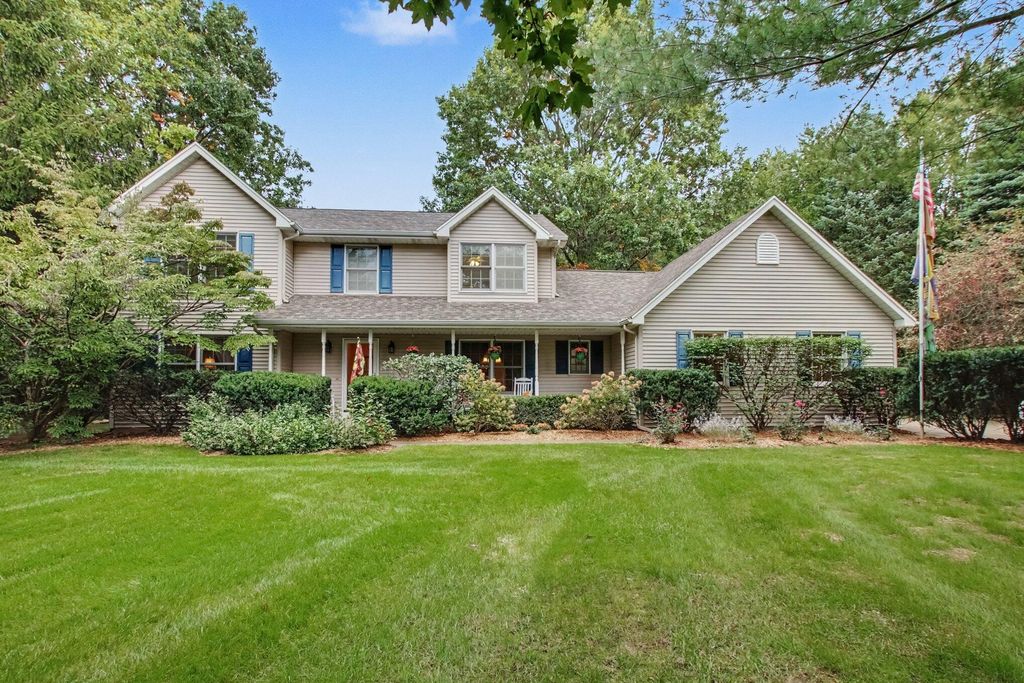 9737 Firefly Avenue, Galesburg
