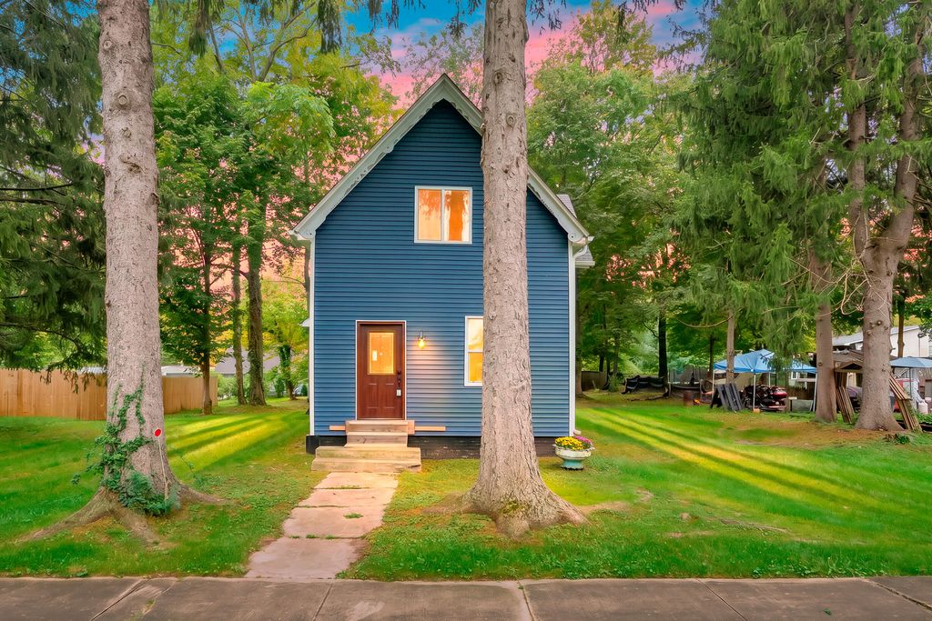 322 E James Street, Lawrence