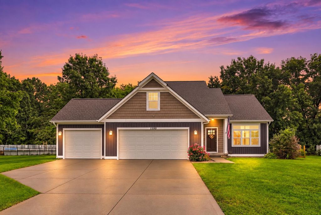 1708 Signal Point Circle, Allegan