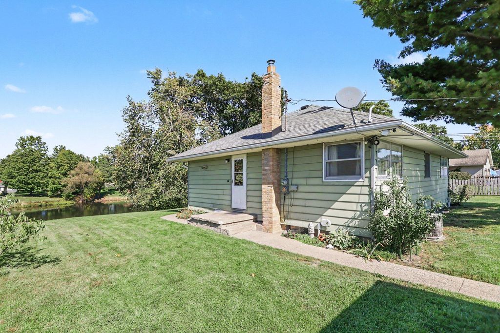 26150 S Shore Drive, Mendon