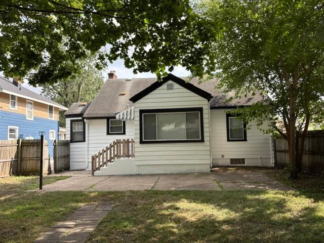 825 Roger Street Nw, Walker city