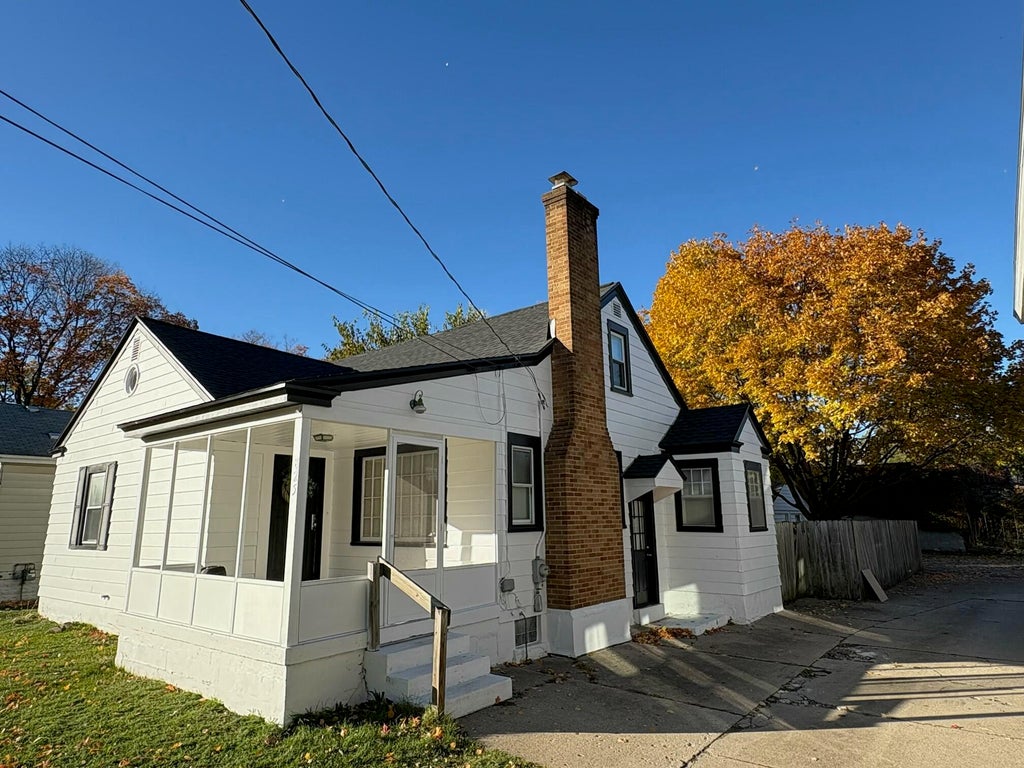 825 Roger Street Nw, Walker city