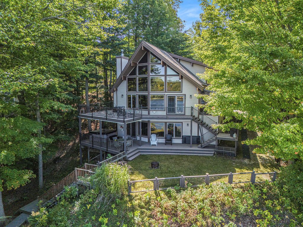 6218 N Loggers Lane, Ludington