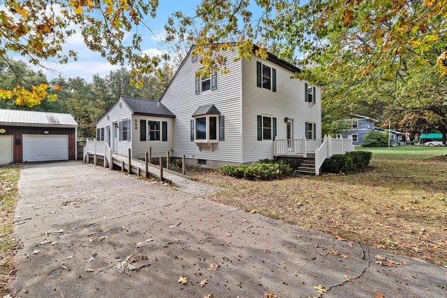 559 E Sands Street, Pentwater village