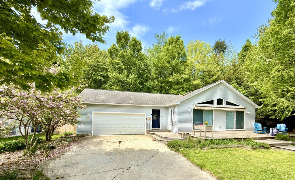 13200 Hopkins Forest Drive, Pleasanton township