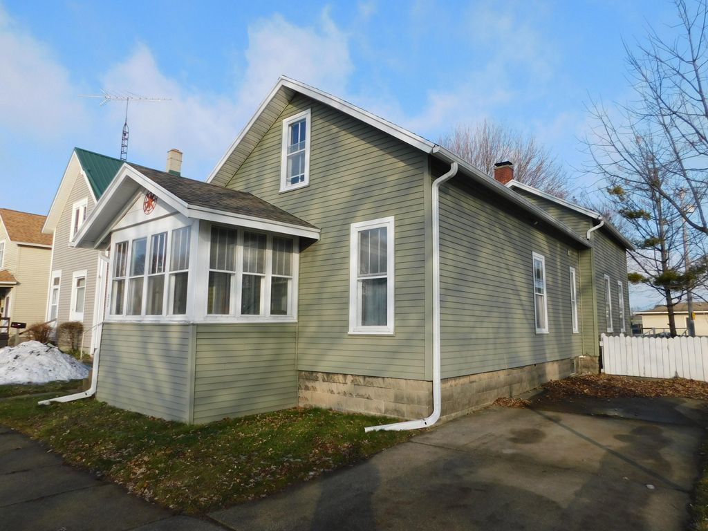 332 3rd Street, Manistee city