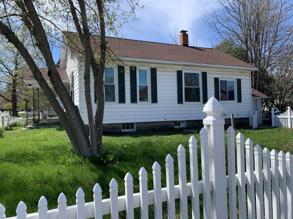 328 4th Street, Manistee city