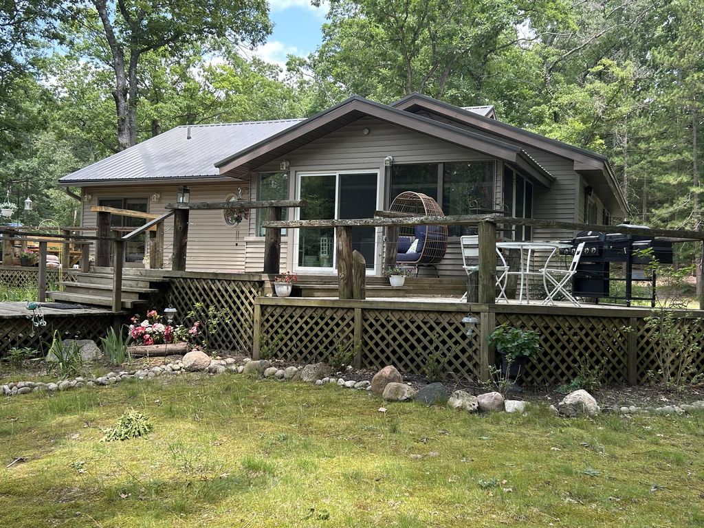 9629 N Kings Point, Elk township