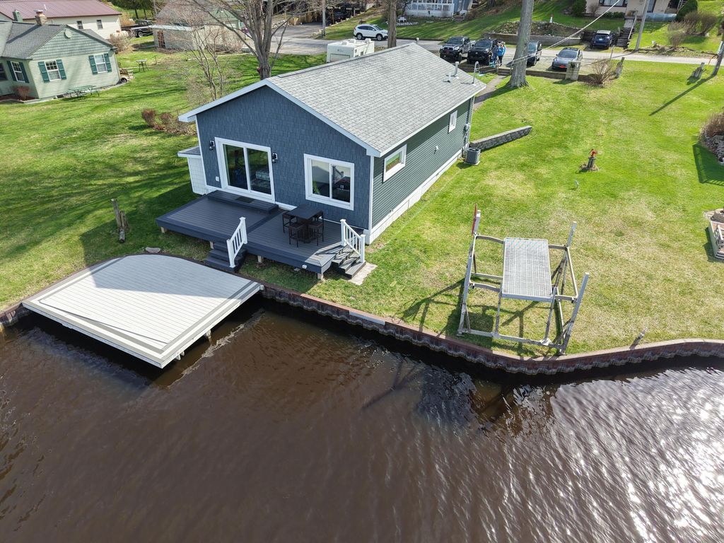 6292 Grace Avenue, Hamlin township