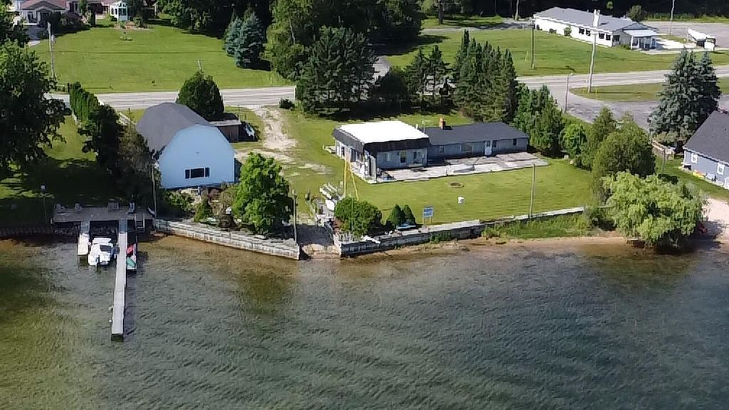 4472 Crescent Beach Road, Onekama township