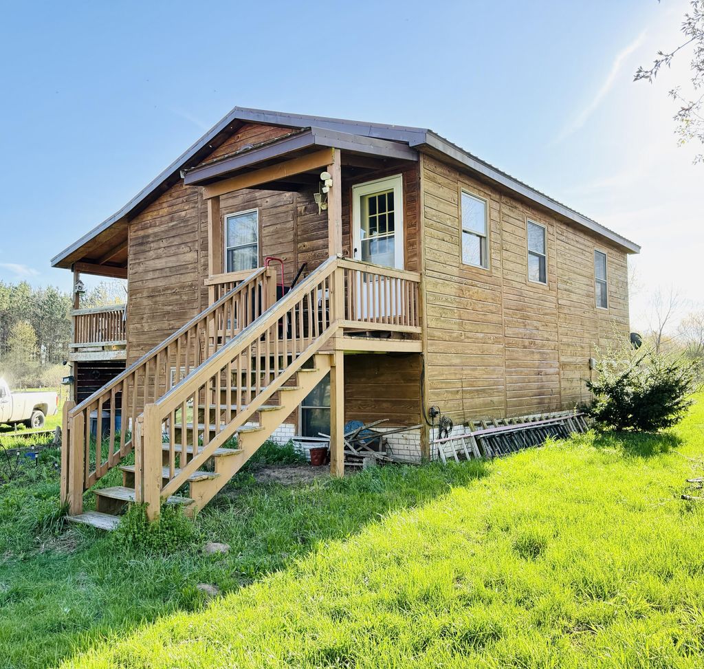 1525 S Poplar Road, Custer township