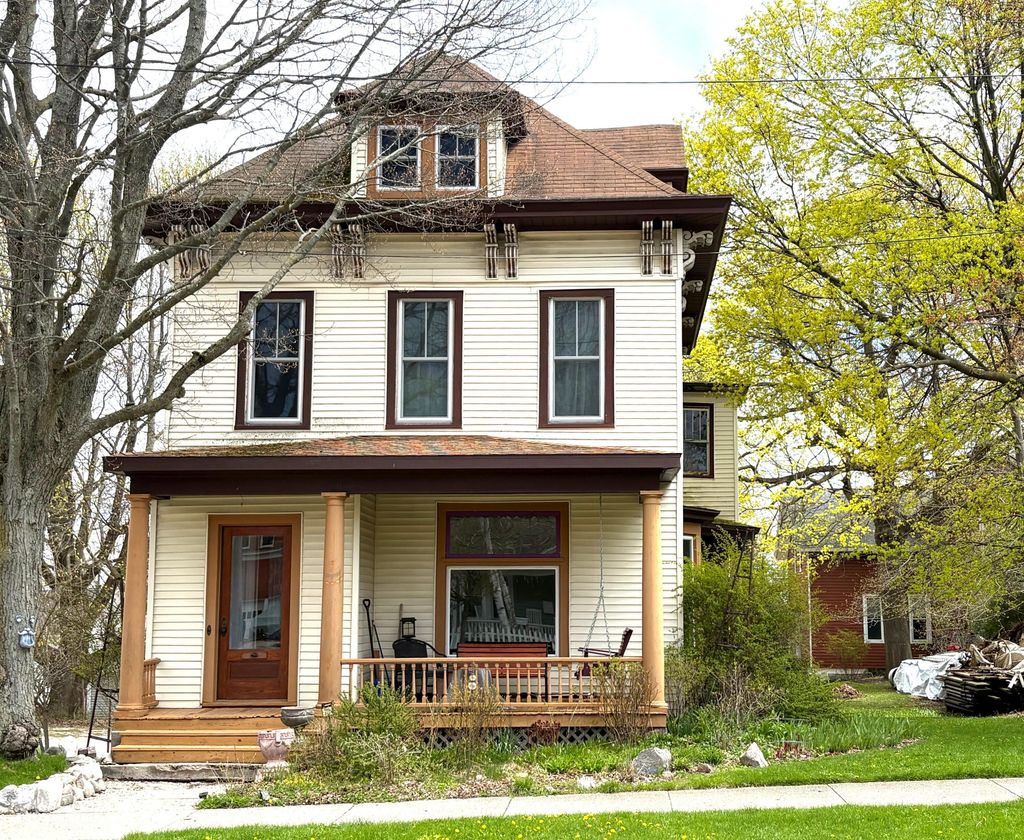 211 Maple Street, Manistee city