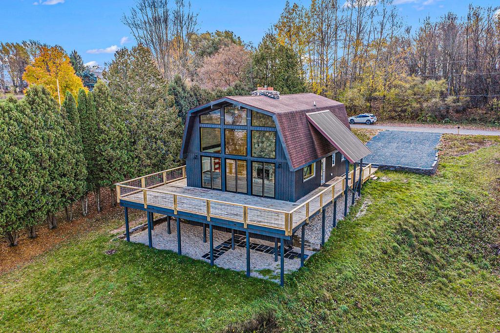 1550 W Chilberg Road, Amber township