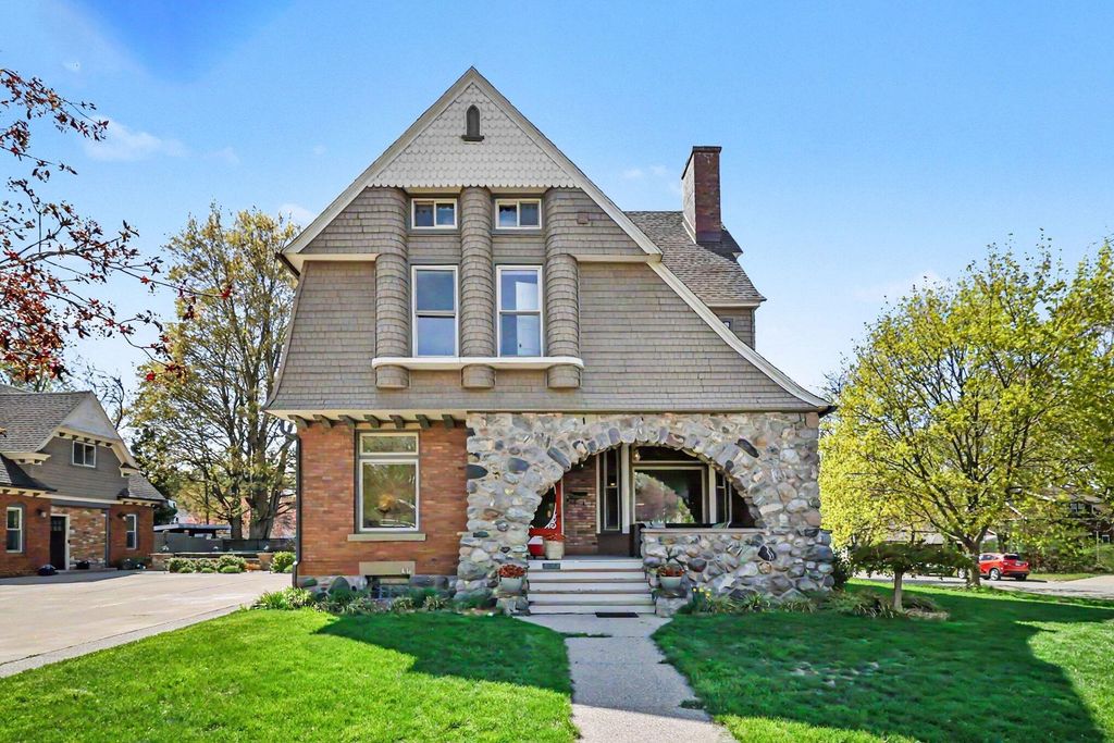 303 S Courtland Street, Hart city