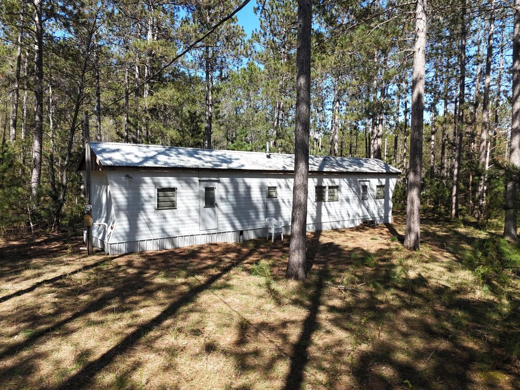 16880 Vondra Road, Springdale township