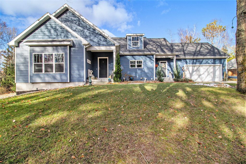 6774 Mears Road, Hamlin township