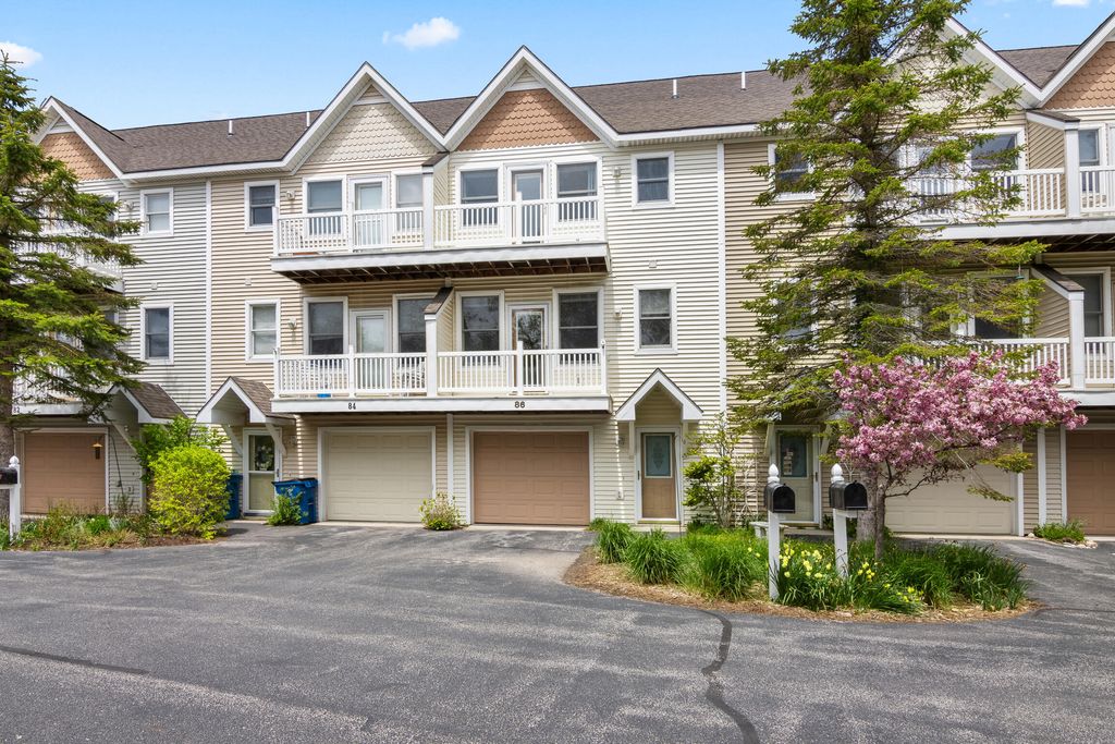 86 Spinnaker Drive, Manistee