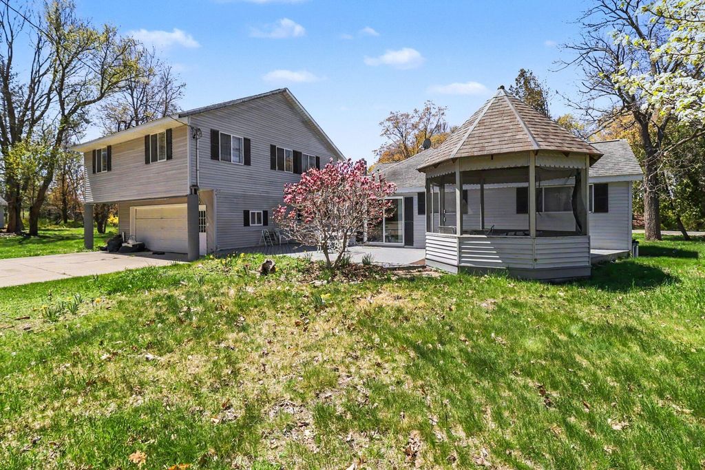6665 Lakeshore Road, Manistee township